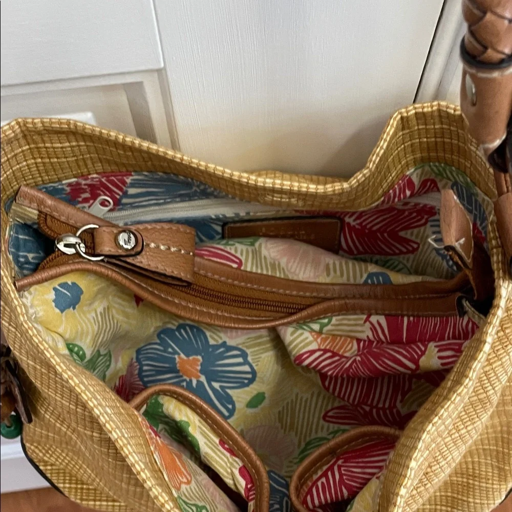 🌸FOSSIL Rattan with Tan Leather Trim and Floral Interior Shoulder Bag